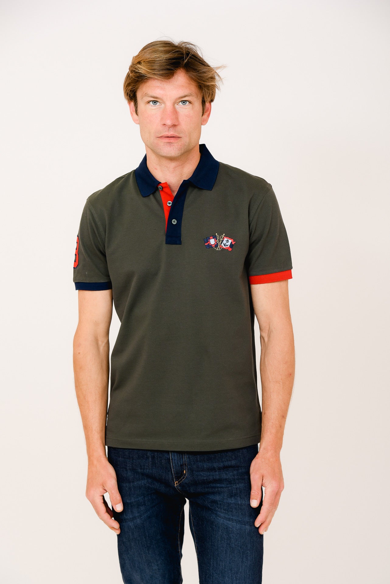 ΑΝΔΡΙΚΟ POLO PORTOBELLO'S ΛΑΔΙ ΜΕ ΜΠΛΕ ΚΑΙ ΚΟΚΚΙΝΕΣ ΛΕΠΤΟΜΕΡΕΙΕΣ ΣΤΟ ΓΙΑΚΑ ΚΑΙ ΤΑ ΜΑΝΙΚΙΑ