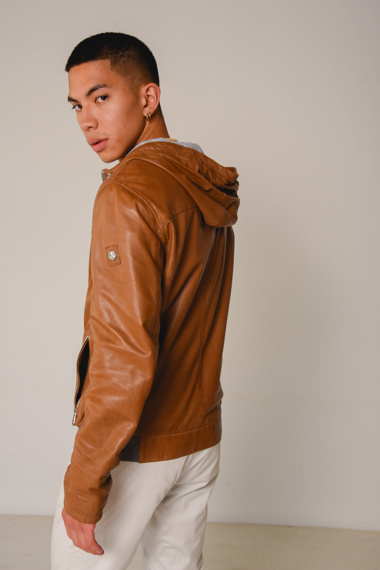 ΑΝΔΡΙΚΟ ΔΕΡΜΑΤΙΝΟ JACKET MILESTONE ΣΕ ΤΑΜΠΑ ΧΡΩΜΑ ΜΕ ΚΟΥΚΟΥΛΑ