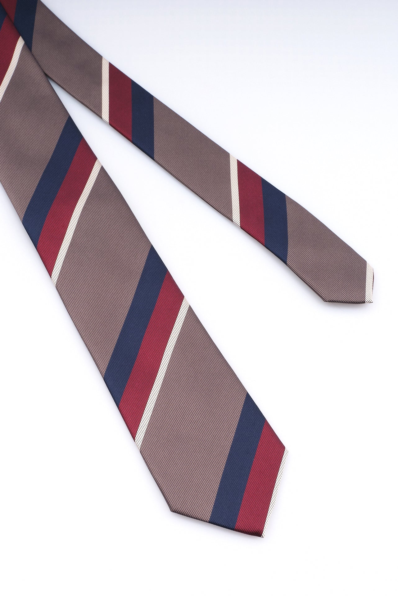 ΑΝΔΡΙΚΗ ΜΕΤΑΞΩΤΗ ΓΡΑΒΑΤΑ CLUB PORTOBELLO'S ΣΕ ΜΠΟΡΝΤΟ ΓΚΡΙ ΚΑΙ ΜΠΛΕ ΧΡΩΜΑ ΜΕ ΛΕΥΚΕΣ ΛΕΠΤΟΜΕΡΕΙΕΣ