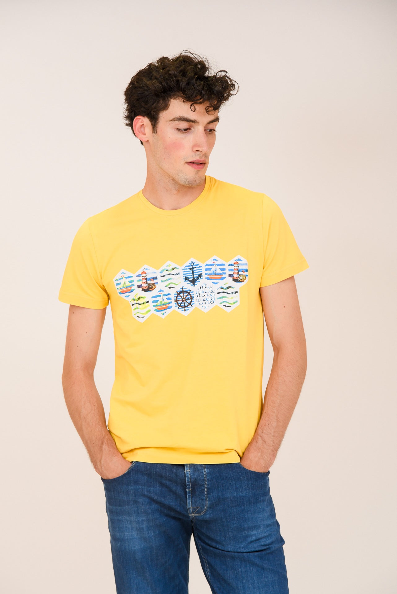 ΑΝΔΡΙΚΟ T-SHIRT PORTOBELLO'S ΚΙΤΡΙΝΟ ΜΕ ΣΤΑΜΠΑ ΜΕ ΝΑΥΤΙΚΑ ΣΧΕΔΙΑ