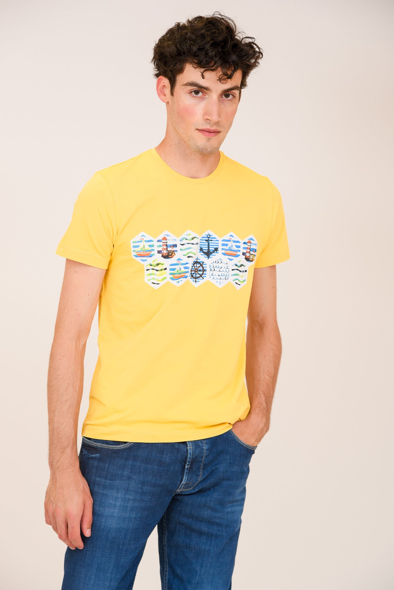 ΑΝΔΡΙΚΟ T-SHIRT PORTOBELLO'S ΚΙΤΡΙΝΟ ΜΕ ΣΤΑΜΠΑ ΜΕ ΝΑΥΤΙΚΑ ΣΧΕΔΙΑ