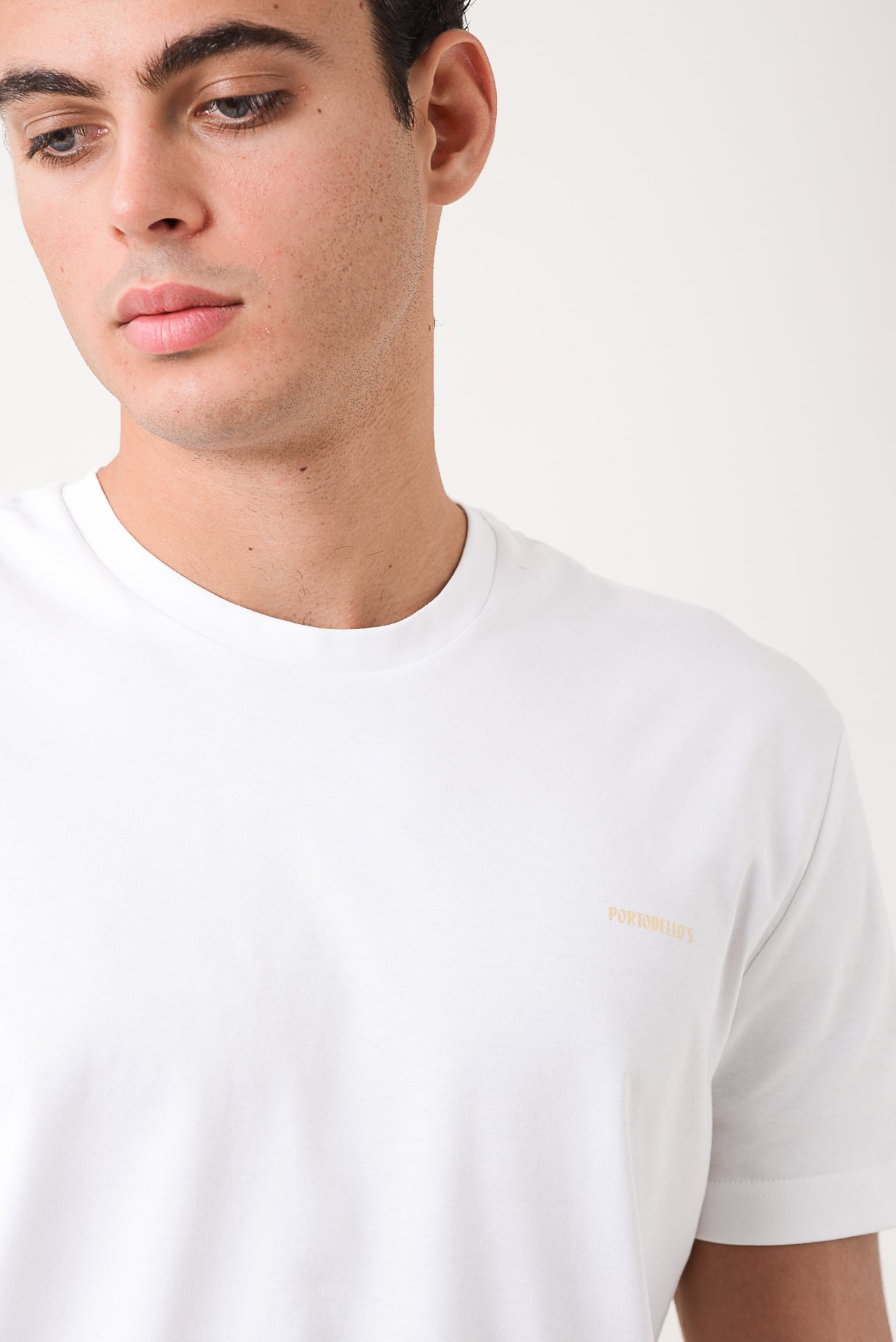 ΑΝΔΡΙΚΟ ΛΕΥΚΟ ΚΟΝΤΟΜΑΝΙΚΟ T-SHIRT ΜΕ ΛΟΓΟΤΥΠΟ PORTOBELLO'S