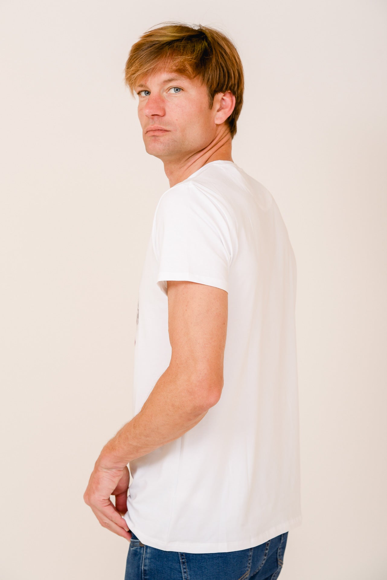 ΑΝΔΡΙΚΟ T-SHIRT PORTOBELLO'S ΛΕΥΚΟ ΜΕ ΣΤΑΜΠΑ ΜΕ ΧΡΩΜΑΤΑ