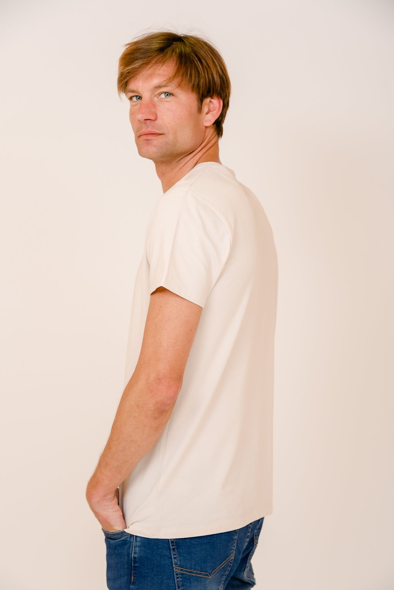 ΑΝΔΡΙΚΟ T-SHIRT PORTOBELLO'S ΓΚΡΙ ΜΠΕΖ ΜΕ ΣΤΑΜΠΑ SIMPLICITY IN ELEGANCE