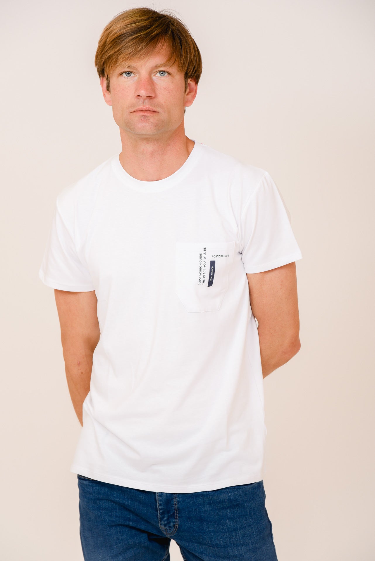 ΑΝΔΡΙΚΟ T-SHIRT PORTOBELLO'S ΛΕΥΚΟ ΜΕ ΣΤΑΜΠΑ ΣΤΗΝ ΤΣΕΠΗ ΣΤΟ ΣΤΗΘΟΣ