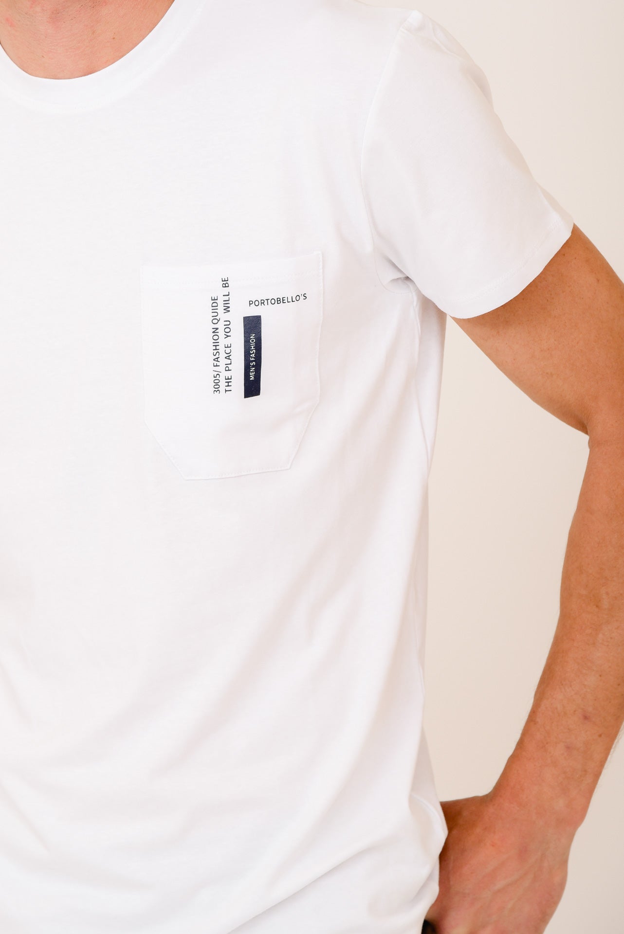 ΑΝΔΡΙΚΟ T-SHIRT PORTOBELLO'S ΛΕΥΚΟ ΜΕ ΣΤΑΜΠΑ ΣΤΗΝ ΤΣΕΠΗ ΣΤΟ ΣΤΗΘΟΣ