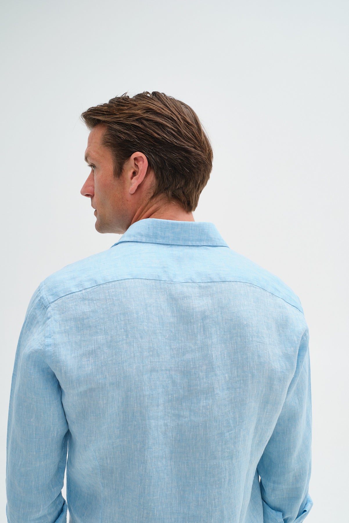 ΑΝΔΡΙΚΟ ΛΙΝΟ ΤΙΡΚΟΥΑΖ ΠΟΥΚΑΜΙΣΟ ΜΕ REX ΓΙΑΚΑ MODERN FIT