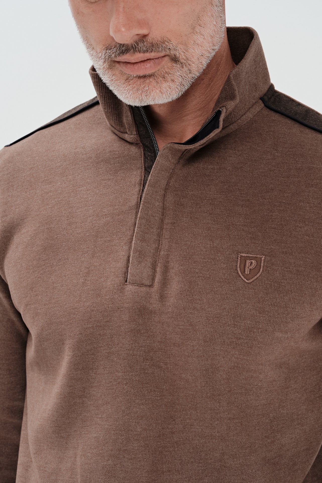 ΑΝΔΡΙΚΟ ΜΠΕΖ ΣΚΟΥΡΟ ΠΟΥΛΟΒΕΡ LUPETTO ZIP ΜΕ ΛΕΠΤΟΜΕΡΕΙΕΣ PORTOBELLO'S REGULAR FIT