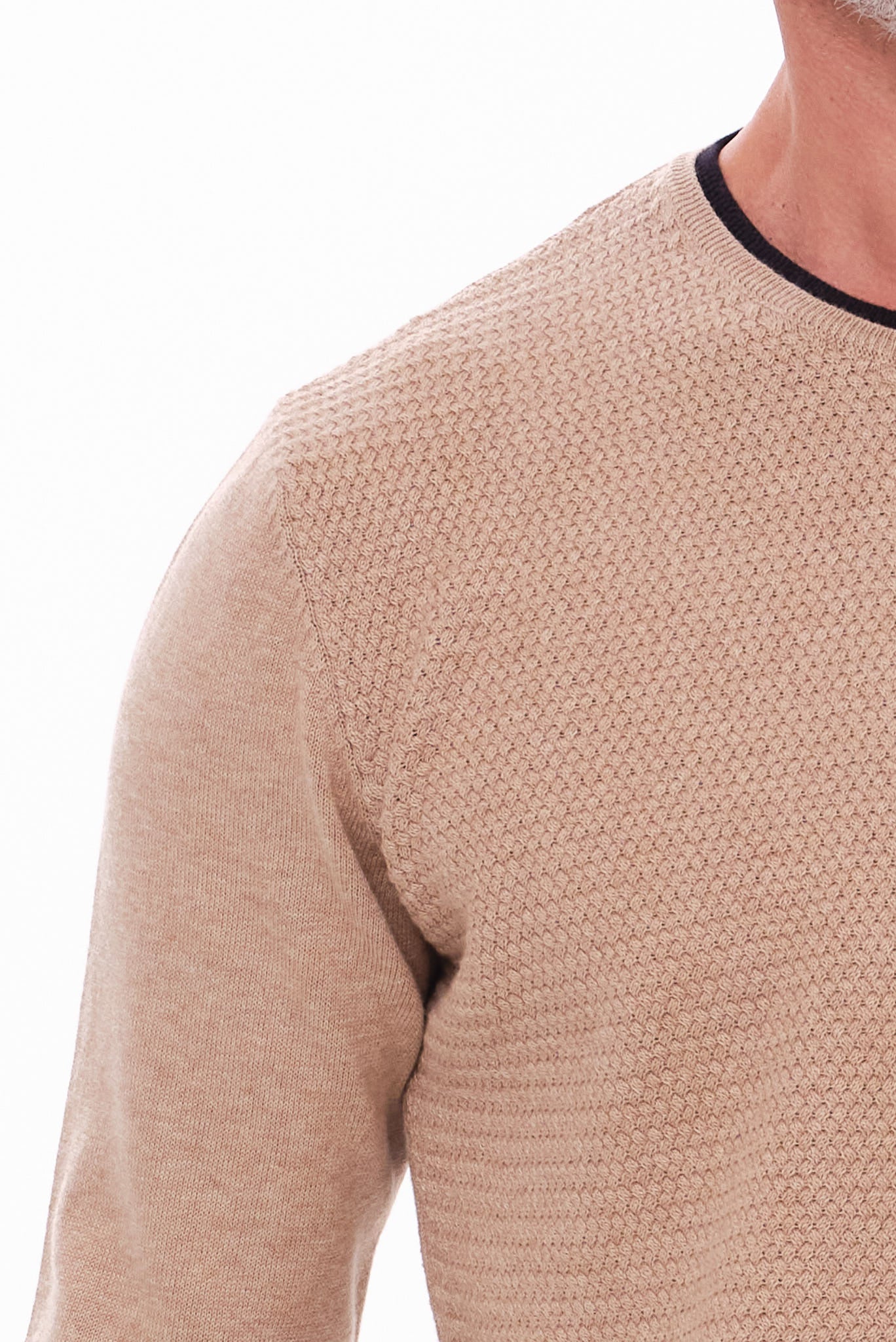 ΑΝΔΡΙΚΟ ΠΟΥΛΟΒΕΡ LES GENT'S ΜΠΕΖ ΣΚΟΥΡΟ ΜΕ ΛΑΙΜΟΚΟΨΗ ΚΑΙ ΜΙΚΡΟΣΧΕΔΙΟ REGULAR FIT