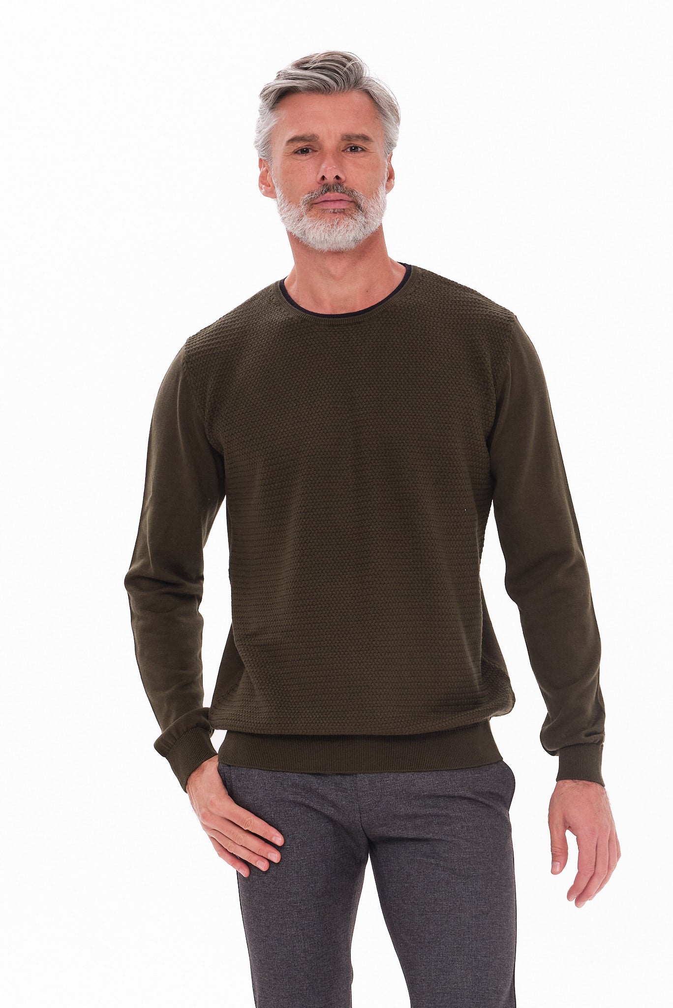 ΑΝΔΡΙΚΟ ΠΟΥΛΟΒΕΡ LES GENT'S ΛΑΔΙ ΜΕ ΛΑΙΜΟΚΟΨΗ ΚΑΙ ΜΙΚΡΟΣΧΕΔΙΟ REGULAR FIT