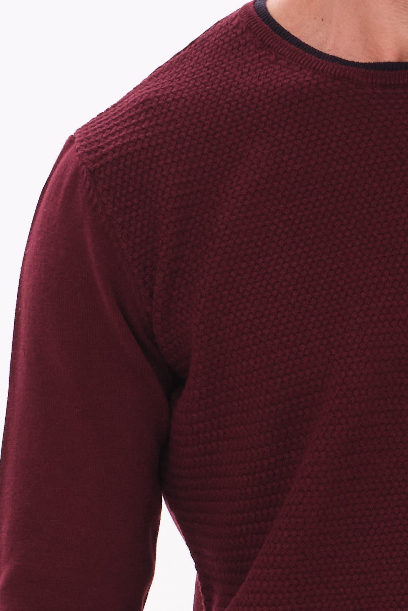 ΑΝΔΡΙΚΟ ΠΟΥΛΟΒΕΡ LES GENT'S ΜΠΟΡΝΤΟ ΜΕ ΛΑΙΜΟΚΟΨΗ ΚΑΙ ΜΙΚΡΟΣΧΕΔΙΟ REGULAR FIT