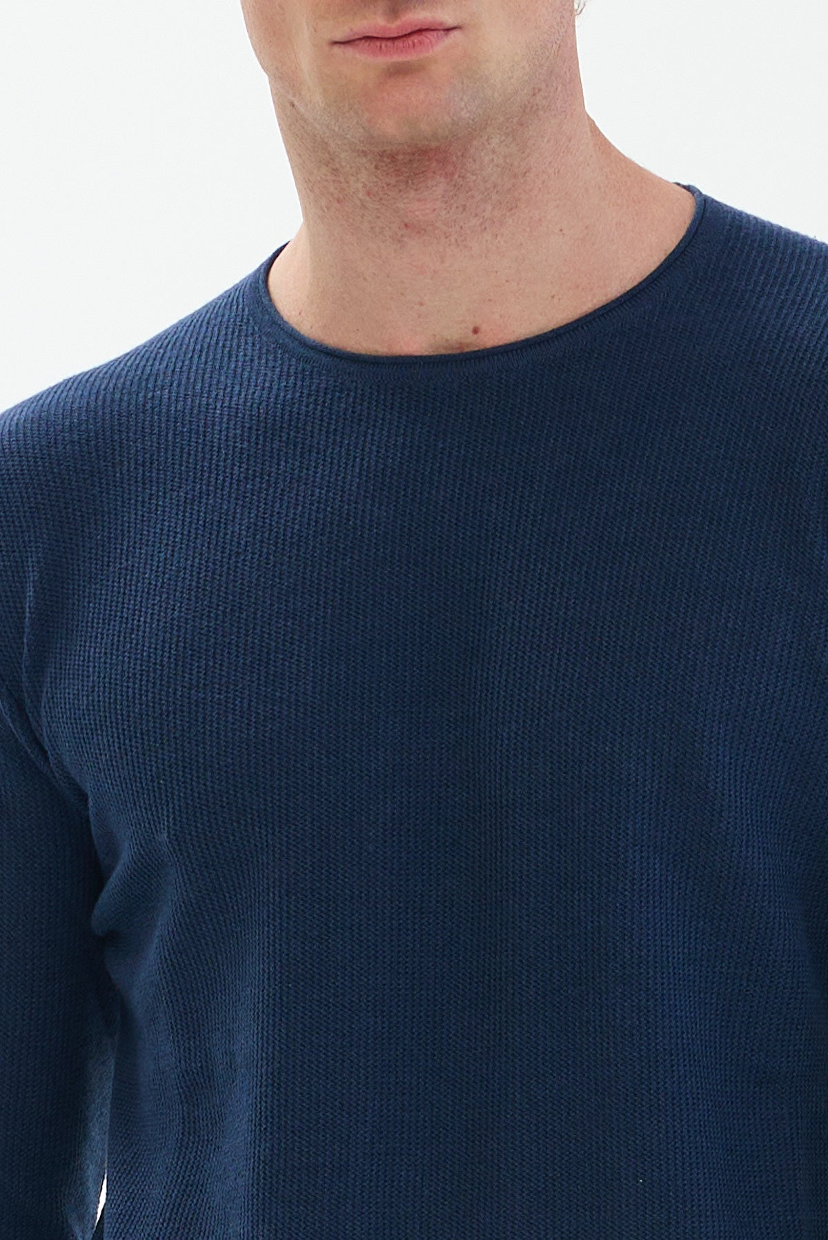 ΑΝΔΡΙΚΟ ΜΠΛΕ ROLL NECK ΠΟΥΛΟΒΕΡ PORTOBELLO'S ΜΕ ΛΑΙΜΟΚΟΨΗ ΚΑΙ ΜΙΚΡΟΣΧΕΔΙΟ