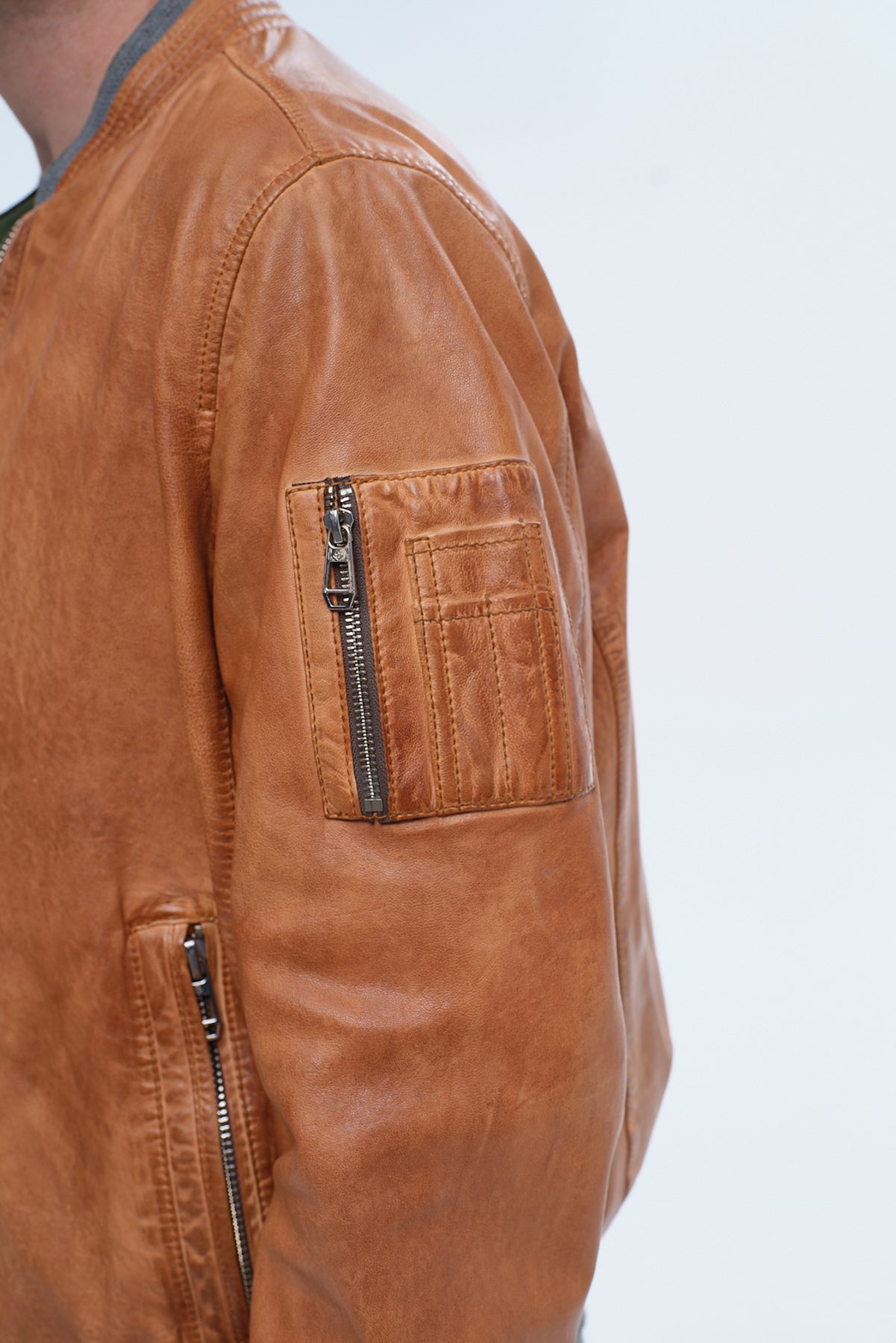 ΑΝΔΡΙΚΟ ΔΕΡΜΑΤΙΝΟ ΜΠΟΥΦΑΝ BOMBER MILESTONE ΣΕ ΤΑΜΠΑ ΧΡΩΜΑ