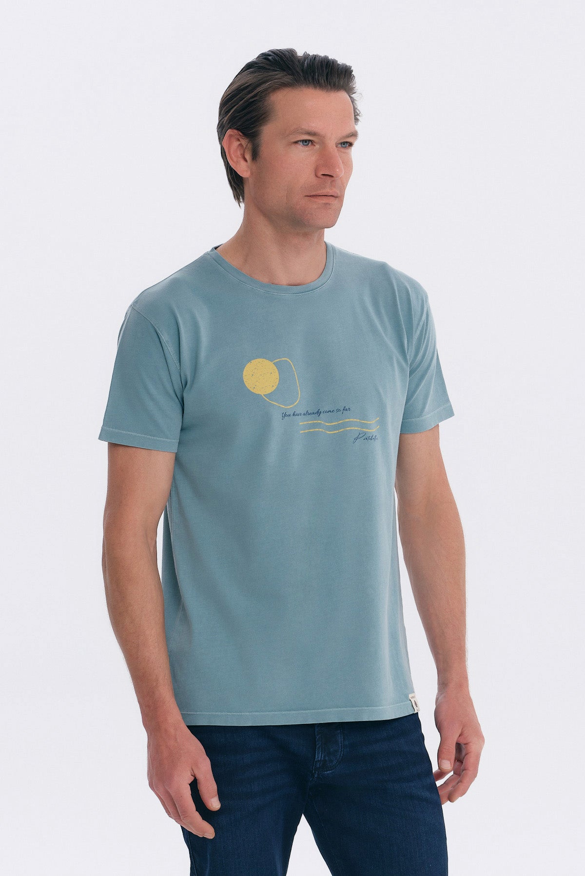 ΑΝΔΡΙΚΟ ΚΟΝΤΟΜΑΝΙΚΟ T-SHIRT ΣΤΟ ΧΡΩΜΑ ΤΗΣ ΜΕΝΤΑΣ ΜΕ ΣΤΑΜΠΑ ΣΤΟ ΣΤΗΘΟΣ PORTOBELLO'S