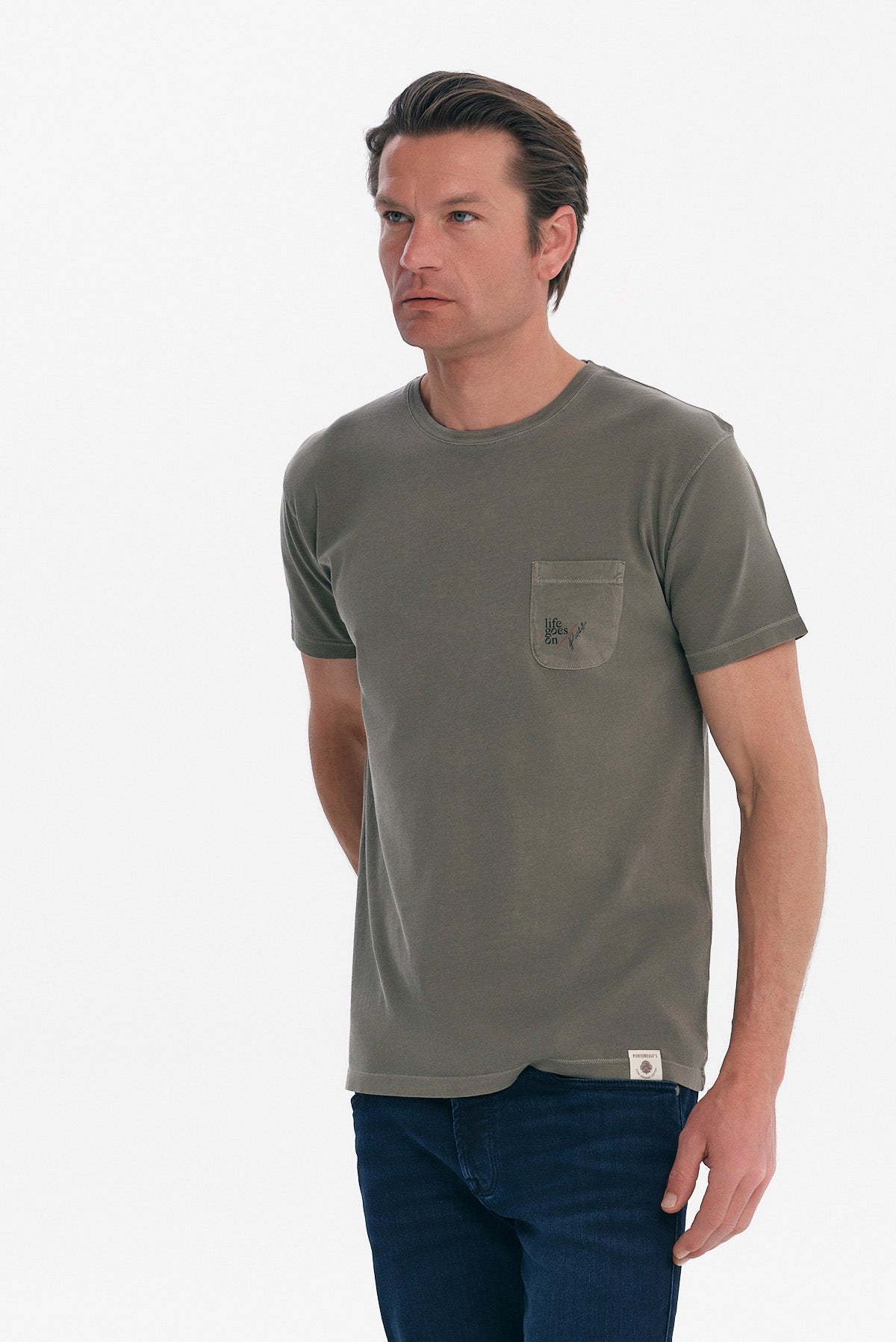 ΑΝΔΡΙΚΟ ΧΑΚΙ ΚΟΝΤΟΜΑΝΙΚΟ T-SHIRT PORTOBELLO'S ΜΕ ΤΣΕΠΗ ΣΤΟ ΣΤΗΘΟΣ