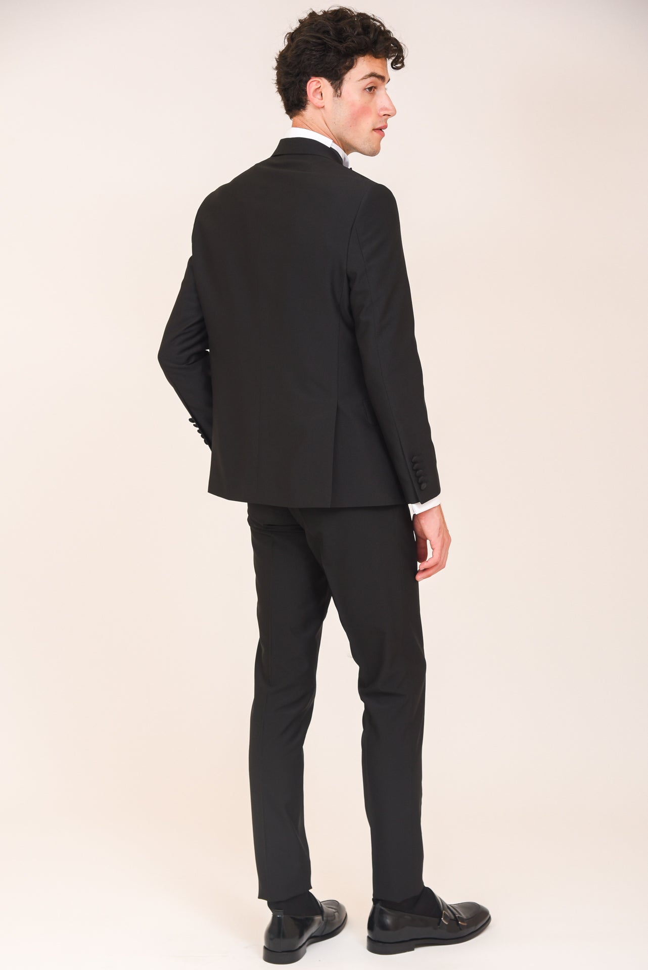 ΑΝΔΡΙΚΟ THREE-PIECES ΔΙΚΟΥΜΠΟ ΜΑΥΡΟ TUXEDO ΜΕ ΣΑΤΕΝ PEAK ΠΕΤΑ PORTOBELLO'S