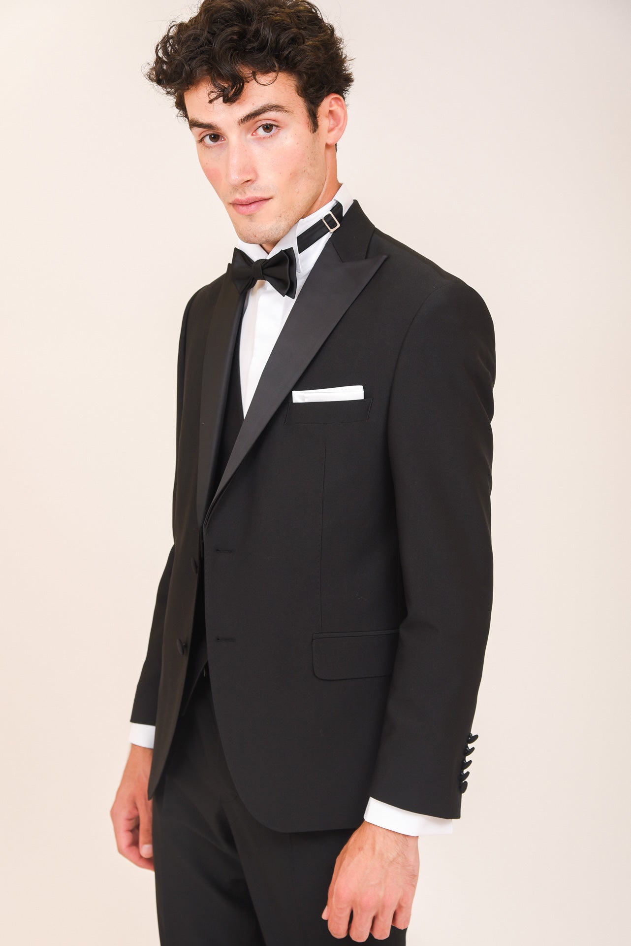 ΑΝΔΡΙΚΟ THREE-PIECES ΔΙΚΟΥΜΠΟ ΜΑΥΡΟ TUXEDO ΜΕ ΣΑΤΕΝ PEAK ΠΕΤΑ PORTOBELLO'S