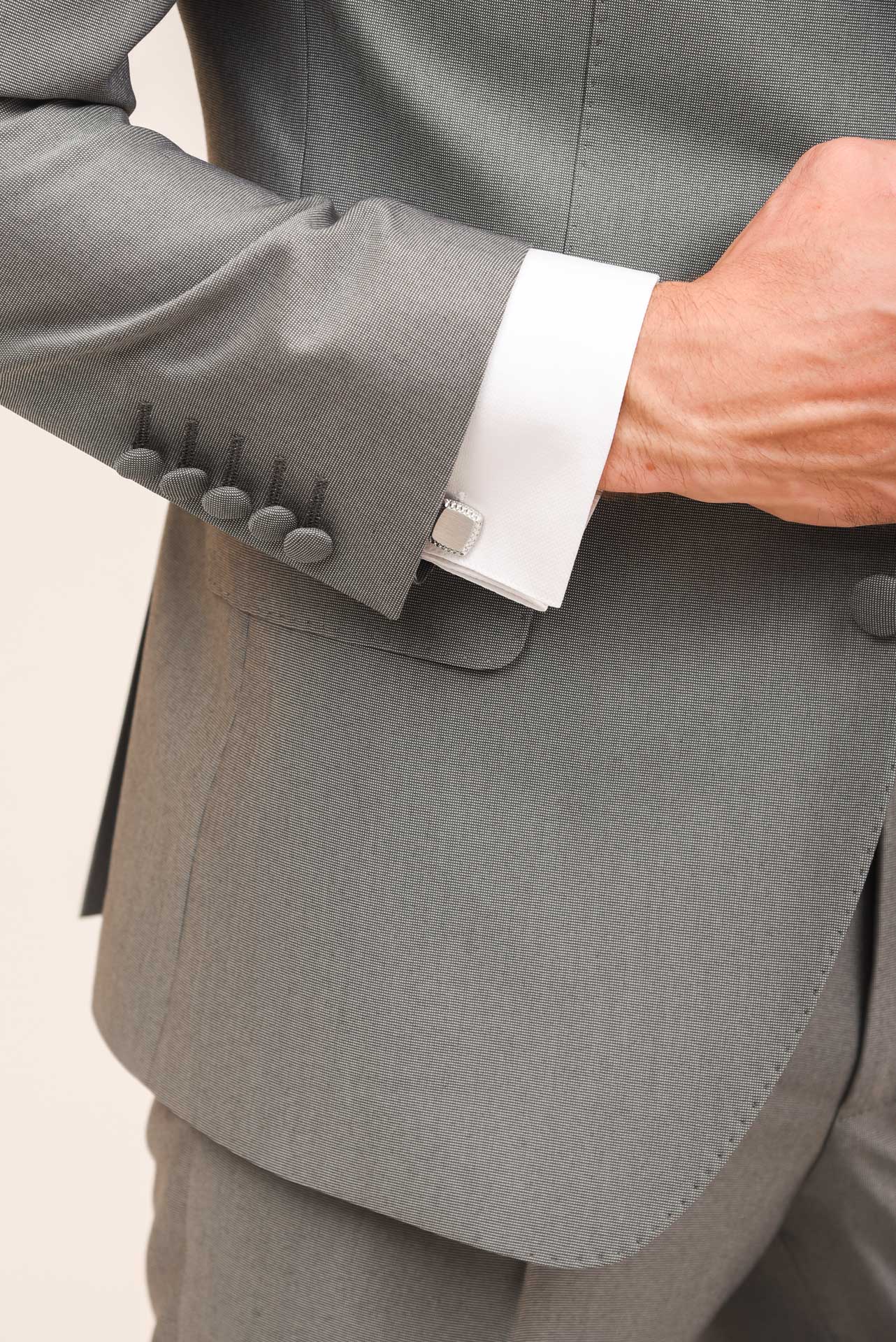 ΑΝΔΡΙΚΟ THREE-PIECES ΚΟΣΤΟΥΜΙ PORTOBELLO'S ΜΕ ΣΑΤΕΝ ΛΕΠΤΟΜΕΡΕΙΕΣ ΣΤΑ ΠΕΤΑ ΣΤΥΛ TUXEDO