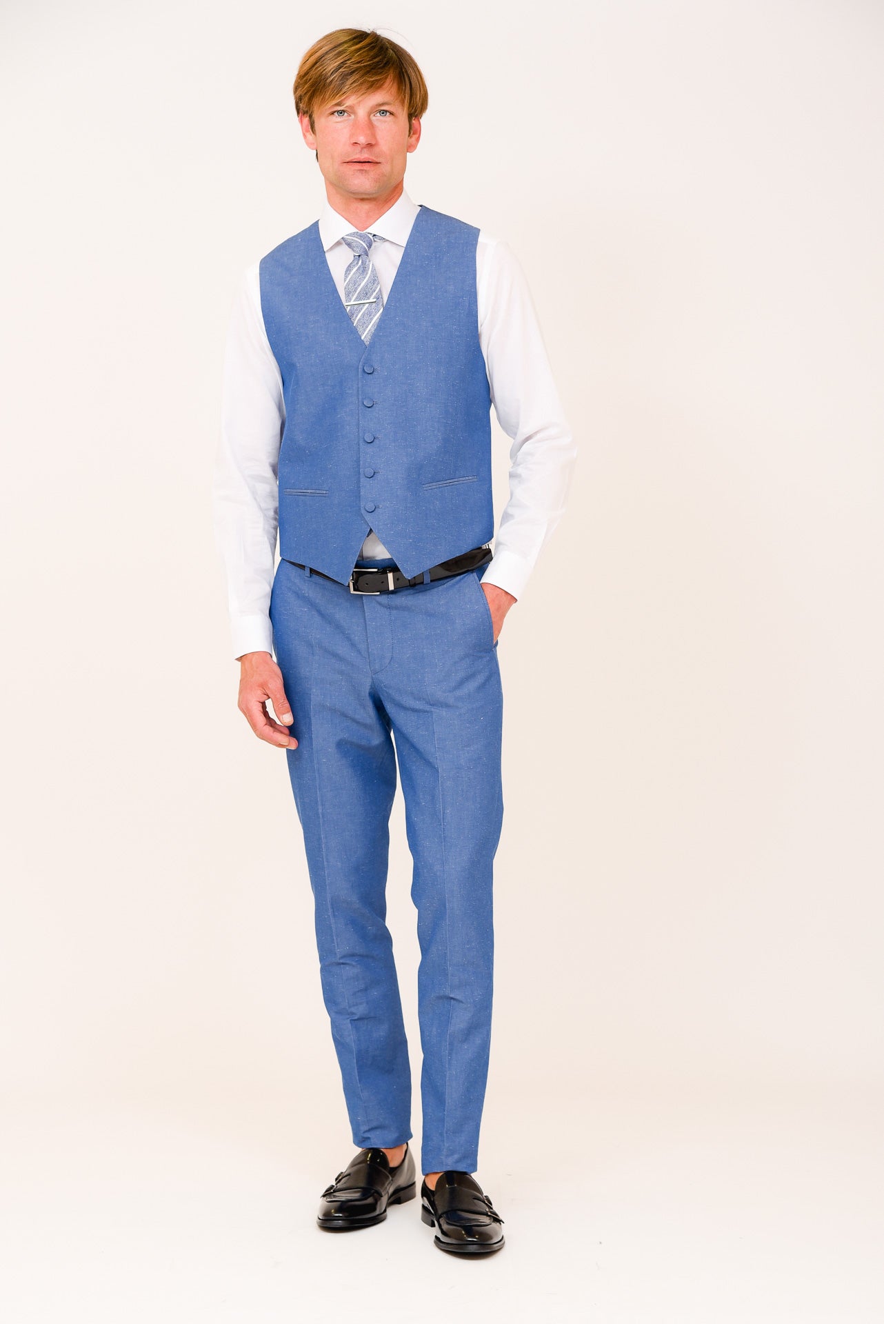 ΑΝΔΡΙΚΟ THREE-PIECE ΔΙΚΟΥΜΠΟ ΚΟΣΤΟΥΜΙ ΣΕ BABY BLUE ΧΡΩΜΑ ΜΕ PEAK ΠΕΤΑ PORTOBELLO'S