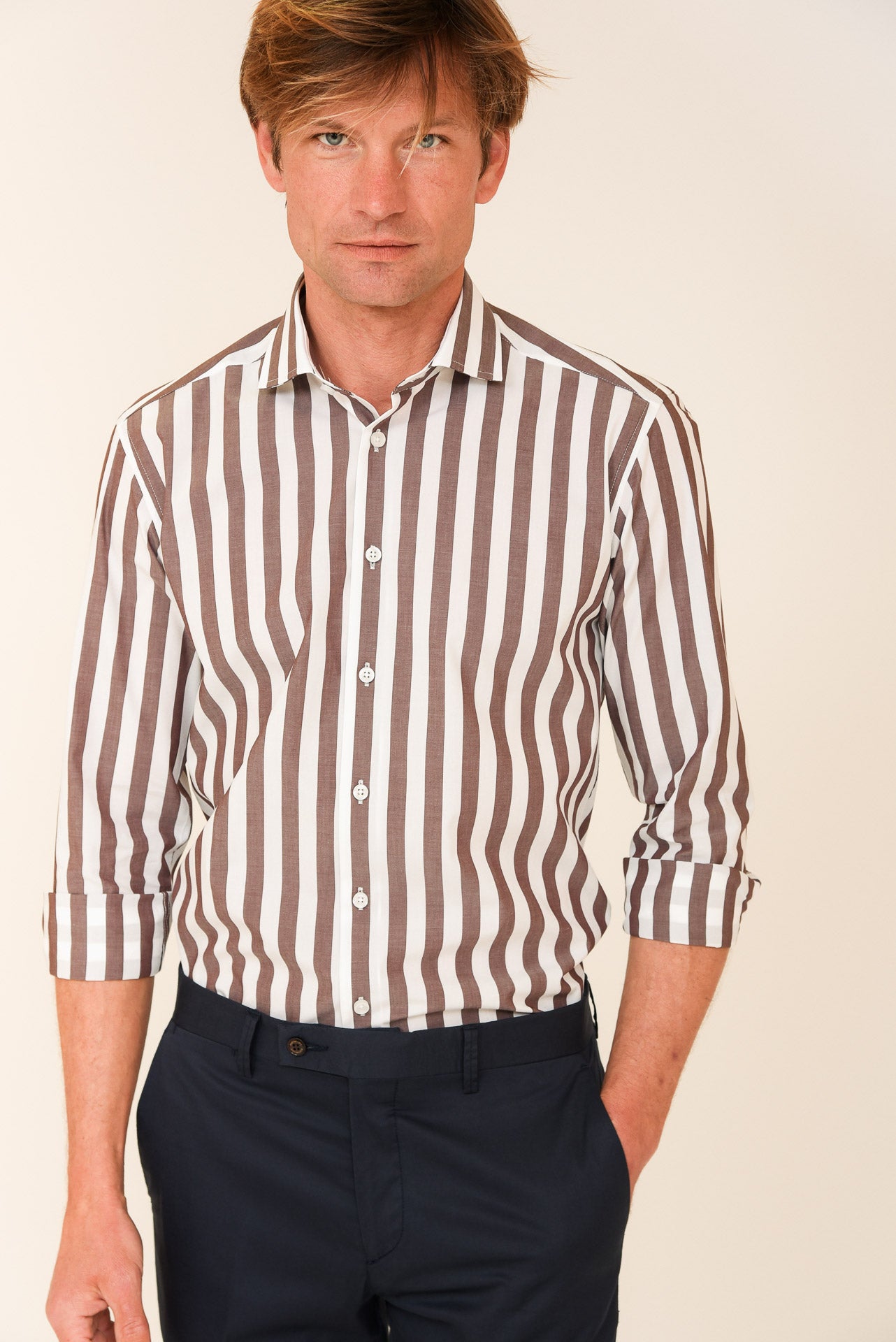 ΑΝΔΡΙΚΟ ΠΟΥΚΑΜΙΣΟ ΜΕ REX ΓΙΑΚΑ PORTOBELLO'S ΚΑΙ ΚΑΦΕ ΚΑΙ ΛΕΥΚΕΣ ΦΑΡΔΙΕΣ ΡΙΓΕΣ SLIM FIT