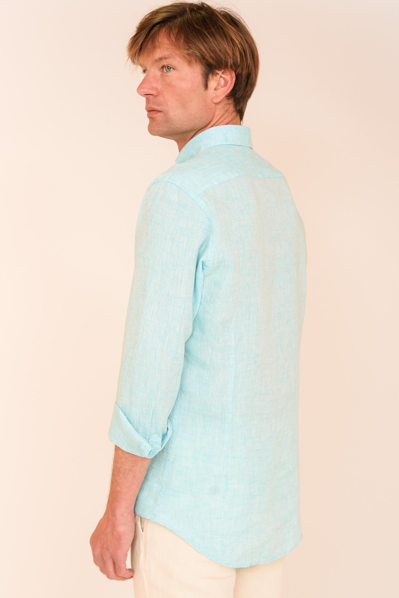 ΑΝΔΡΙΚΟ ΠΟΥΚΑΜΙΣΟ ΛΙΝΟ ΜΕ BUTTON DOWN ΓΙΑΚΑ PORTOBELLO'S ΤΙΡΚΟΥΑΖ ΠΛΥΜΕΝΟ ΜΕ ΜΠΕΖ ΚΟΥΜΠΙΑ