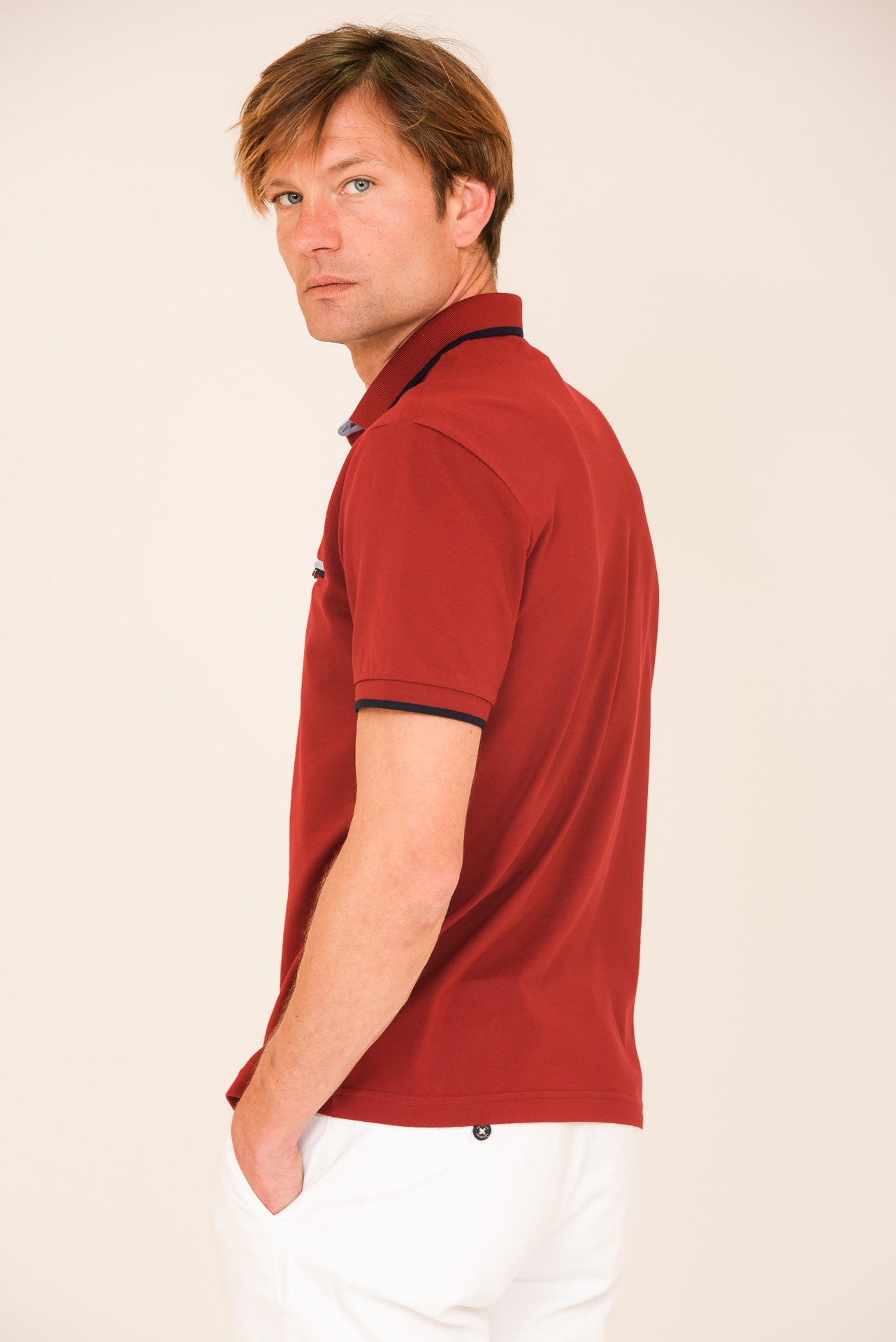 ΑΝΔΡΙΚΟ POLO PORTOBELLO'S ΜΠΟΡΝΤΟ ΜΕ ΜΠΛΕ ΚΑΙ ΣΙΕΛ ΛΕΠΤΟΜΕΡΕΙΕΣ ΣΤΟ ΓΙΑΚΑ ΚΑΙ ΤΗΝ ΕΣΩΤΕΡΙΚΗ ΤΣΕΠΗ