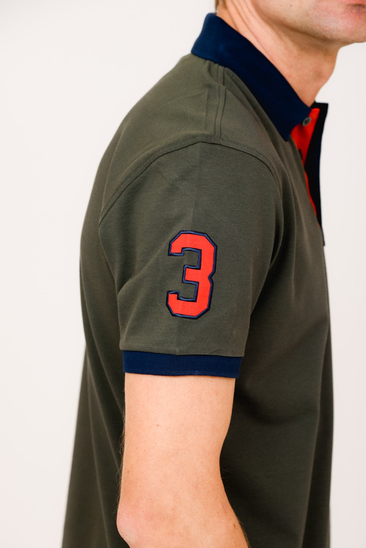 ΑΝΔΡΙΚΟ POLO PORTOBELLO'S ΛΑΔΙ ΜΕ ΜΠΛΕ ΚΑΙ ΚΟΚΚΙΝΕΣ ΛΕΠΤΟΜΕΡΕΙΕΣ ΣΤΟ ΓΙΑΚΑ ΚΑΙ ΤΑ ΜΑΝΙΚΙΑ