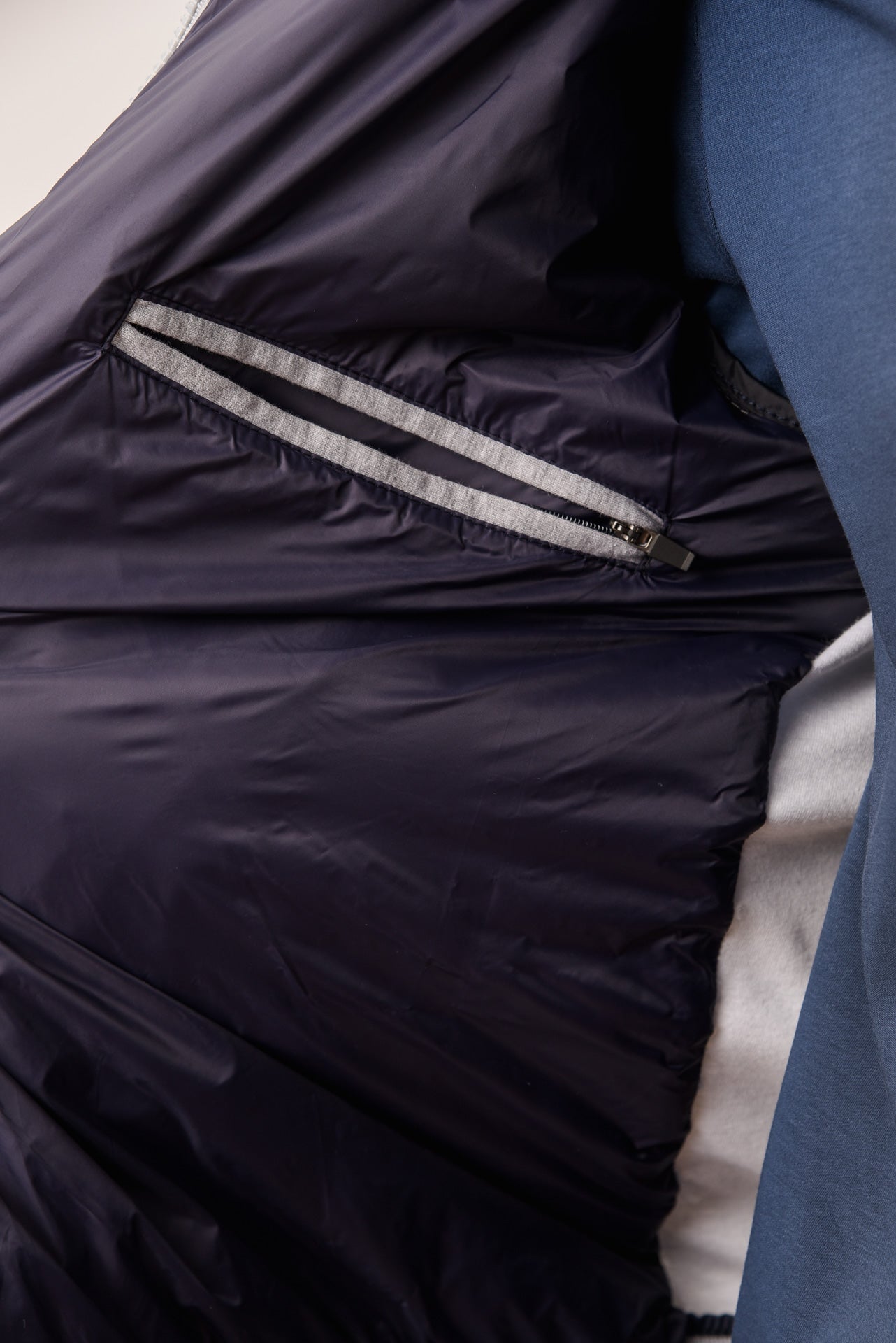 ΑΝΔΡΙΚΟ ΜΠΟΥΦΑΝ ΚΑΠΙΤΟΝΕ POTOBELLO'S ΣΕ ΜΠΛΕ ΧΡΩΜΑ ΜΕ ΓΚΡΙ ΛΕΠΤΟΜΕΡΕΙΕΣ