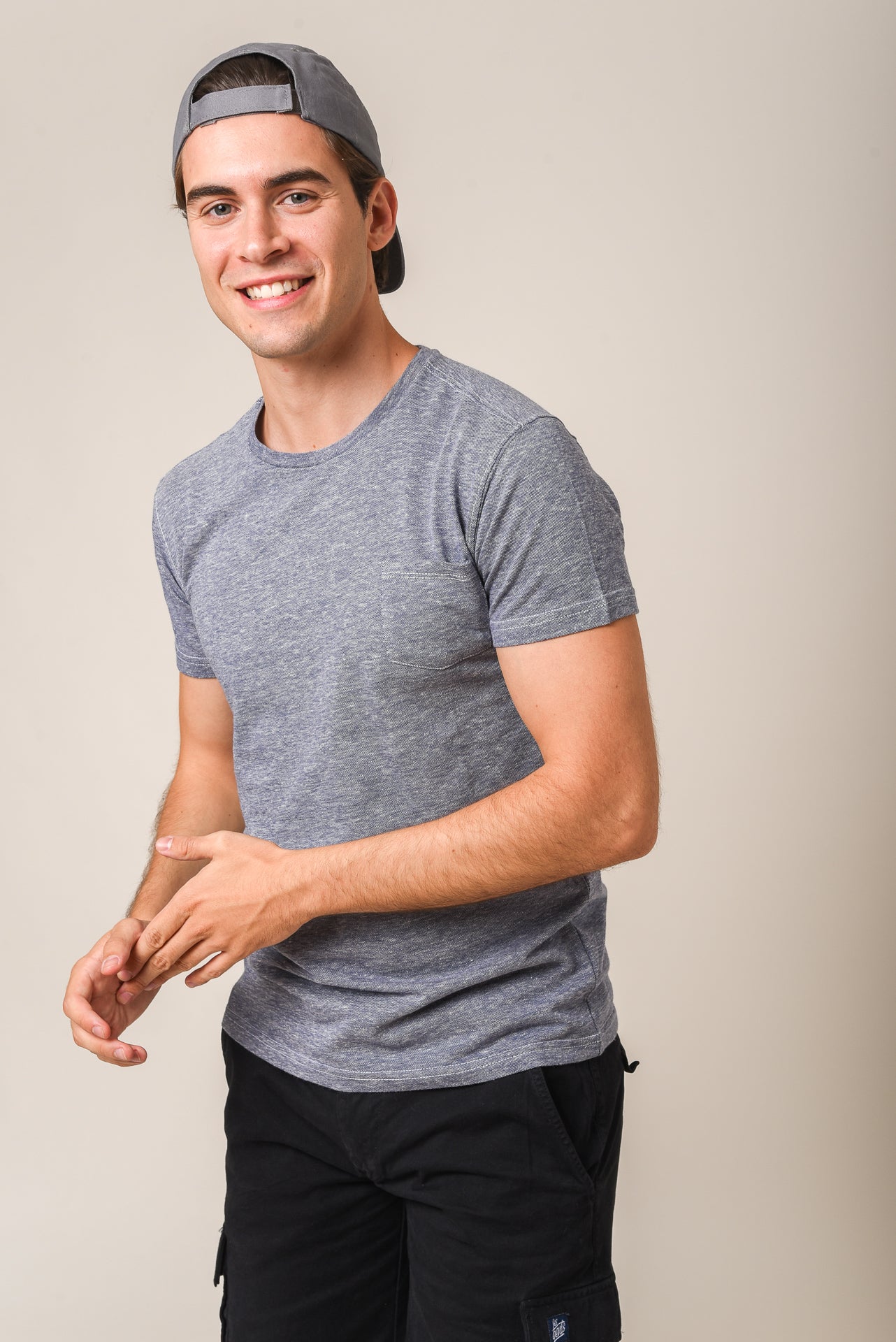 ΑΝΔΡΙΚΟ T-SHIRT PORTOBELLO'S ΣΕ ΤΖΙΝ ΑΠΟΧΡΩΣΗ ΜΕ ΤΣΕΠΗ ΣΤΟ ΣΤΗΘΟΣ