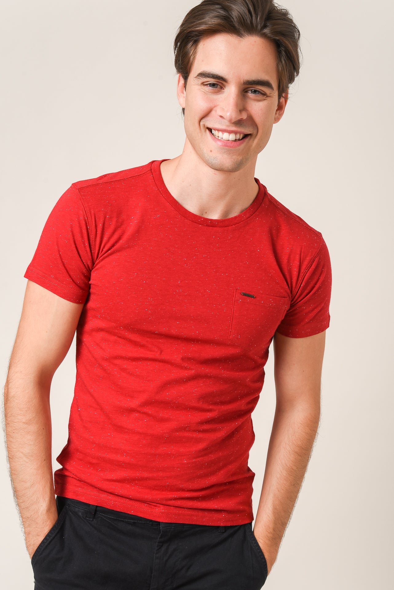 ΑΝΔΡΙΚΟ T-SHIRT ΚΟΚΚΙΝΟ ΜΕ ΜΙΚΡΟΣΧΕΔΙΟ ΣΤΗΝ ΥΦΑΝΣΗ